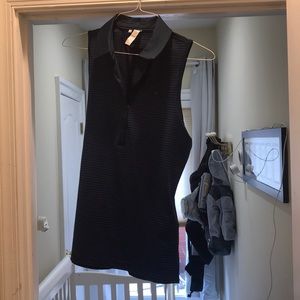Under Armour fitted heatgear sleeveless top sz SM